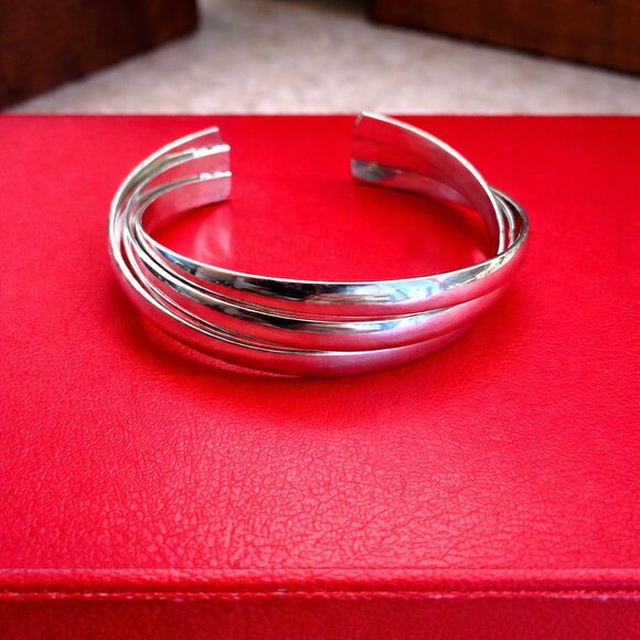 Jewelry - Sleek Silver Tone Cuff Bracelet